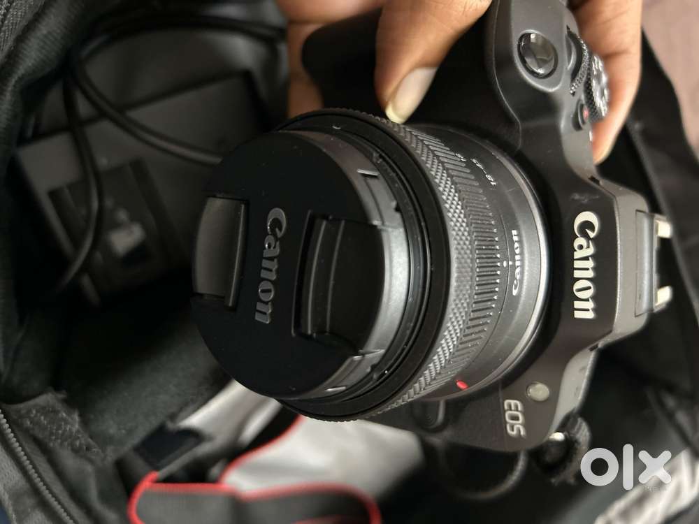 Canon EOS R100  Mirrorless Camera (Black)  - NEW
