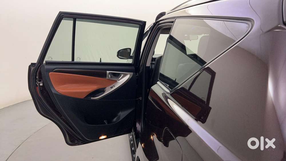 Toyota Innova Crysta 2.8 Zx At 7 Seater, 2017, Diesel