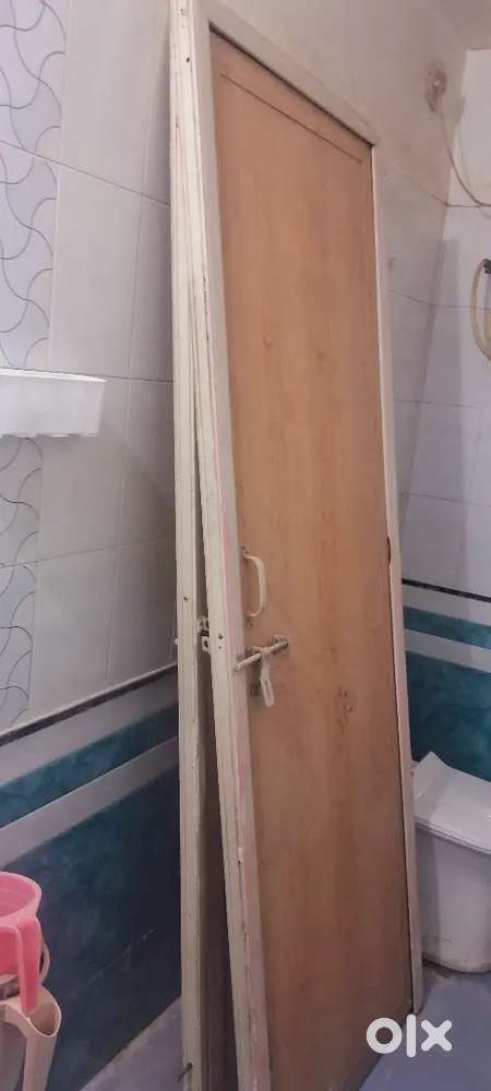 02 nos bathroom door