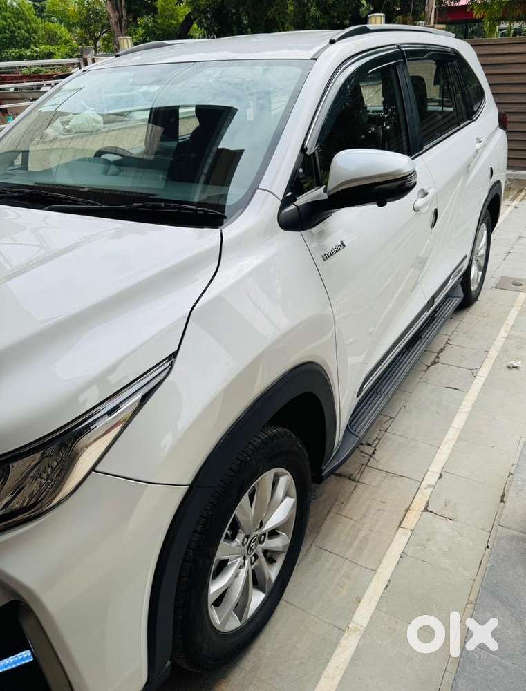 Toyota Hycross,white, 18500 Km, Fully Maintained, Excellent Condition