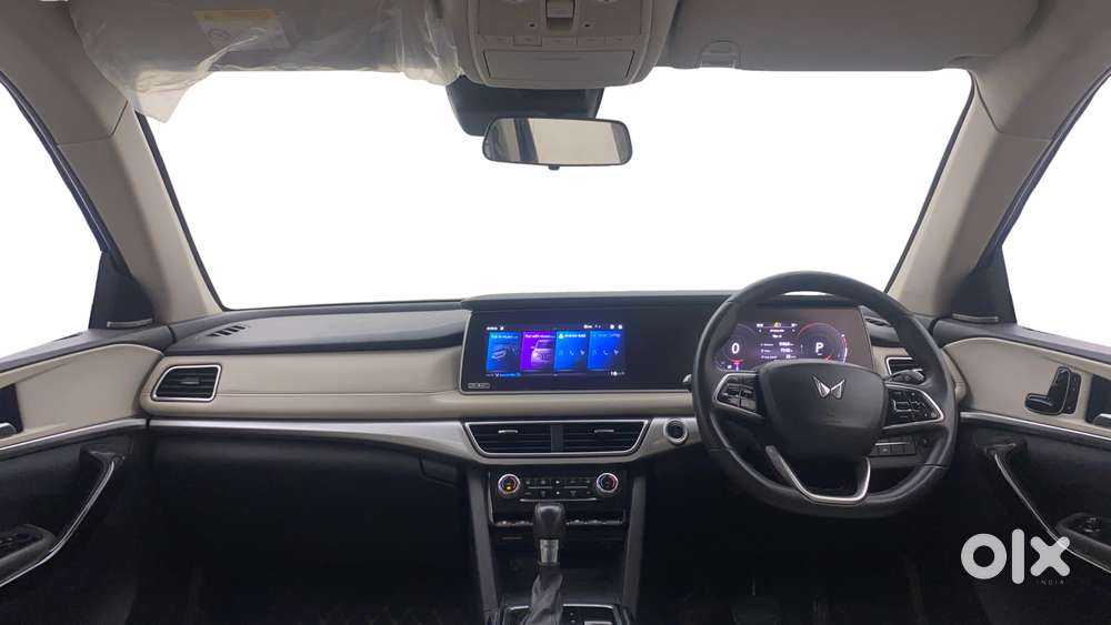 Mahindra Xuv700 2.0 Ax 7 Petrol Mt Str, 2021, Petrol