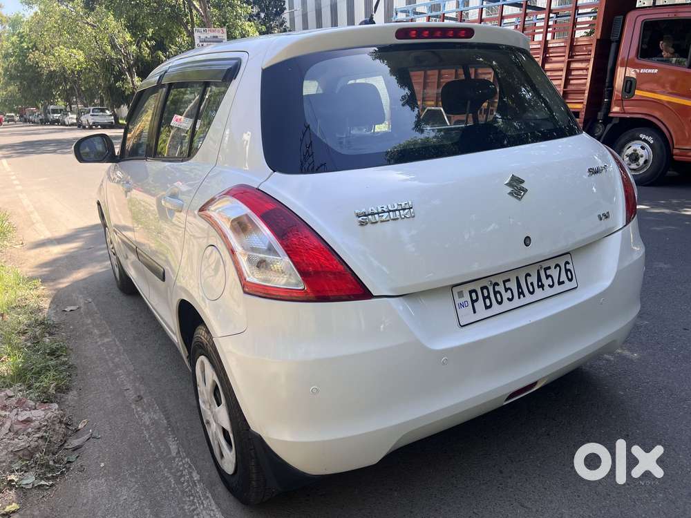 Maruti Suzuki Swift Vxi Optional, 2016, Petrol