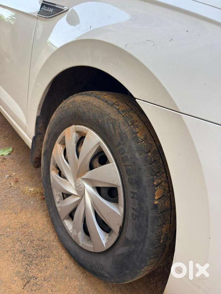 Skoda Slavia Petrol 2023