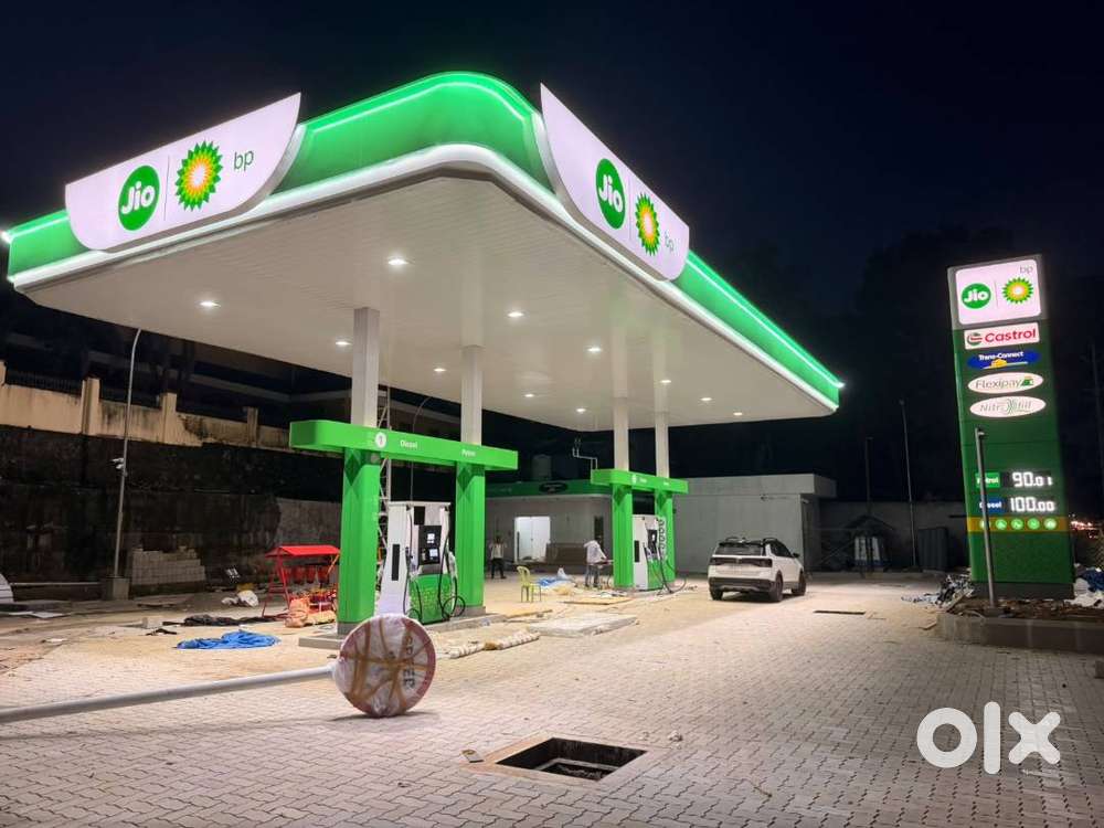 Petrol Bunk Filling Staff