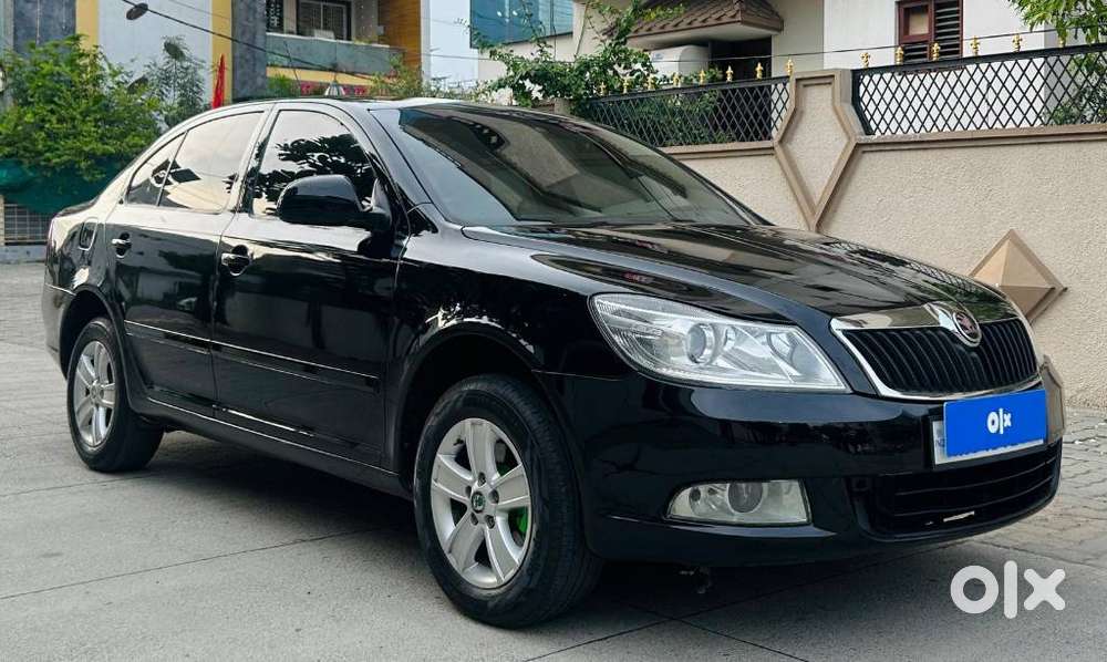 Skoda Laura Ambiente 2.0 Tdi Cr Manual, 2011, Diesel