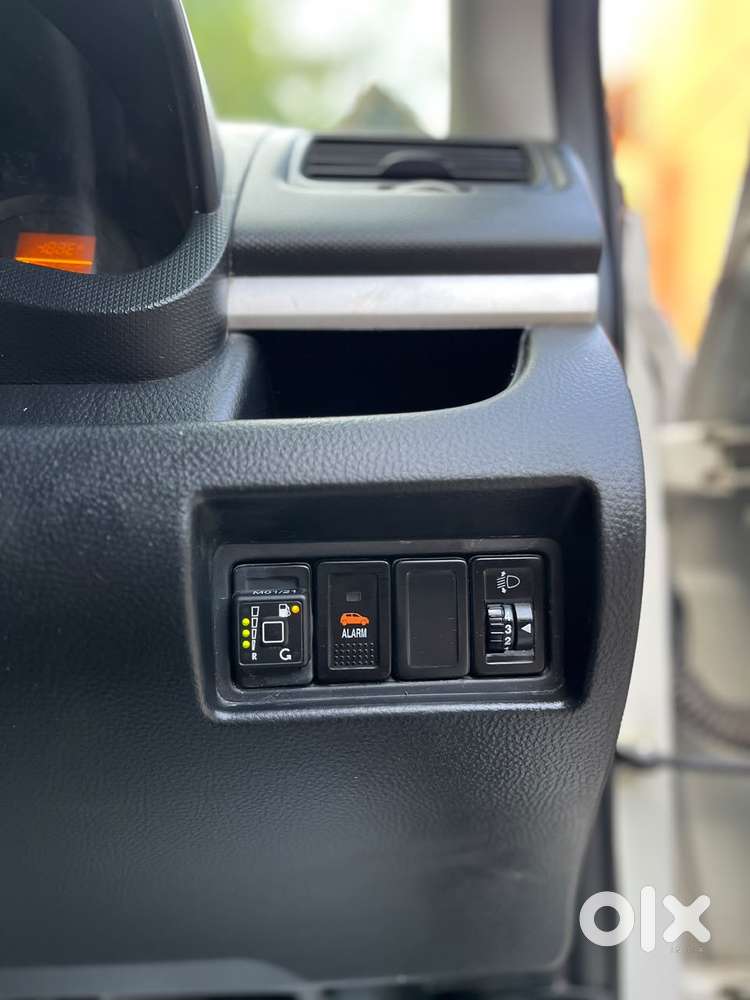 Maruti Suzuki Swift Lxi Optional-o, 2016, Cng & Hybrids