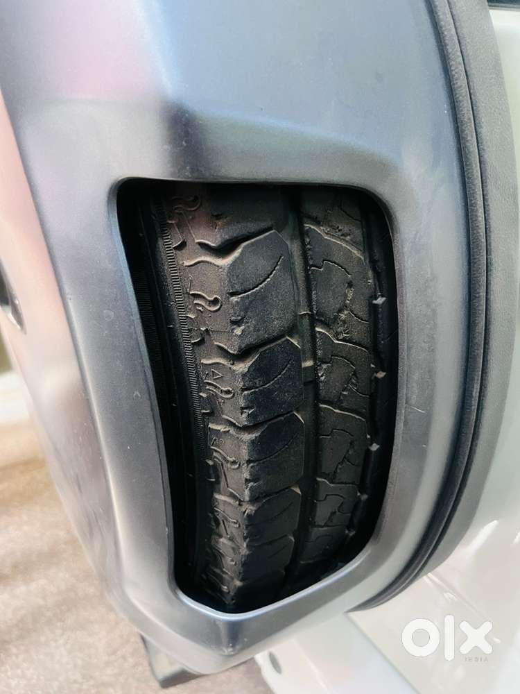 Mahindra Tuv 300 2018