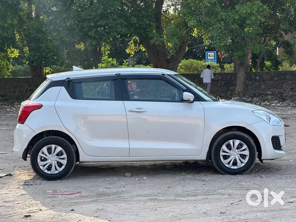 Maruti Suzuki Swift Vxi + Manual, 2022, Petrol