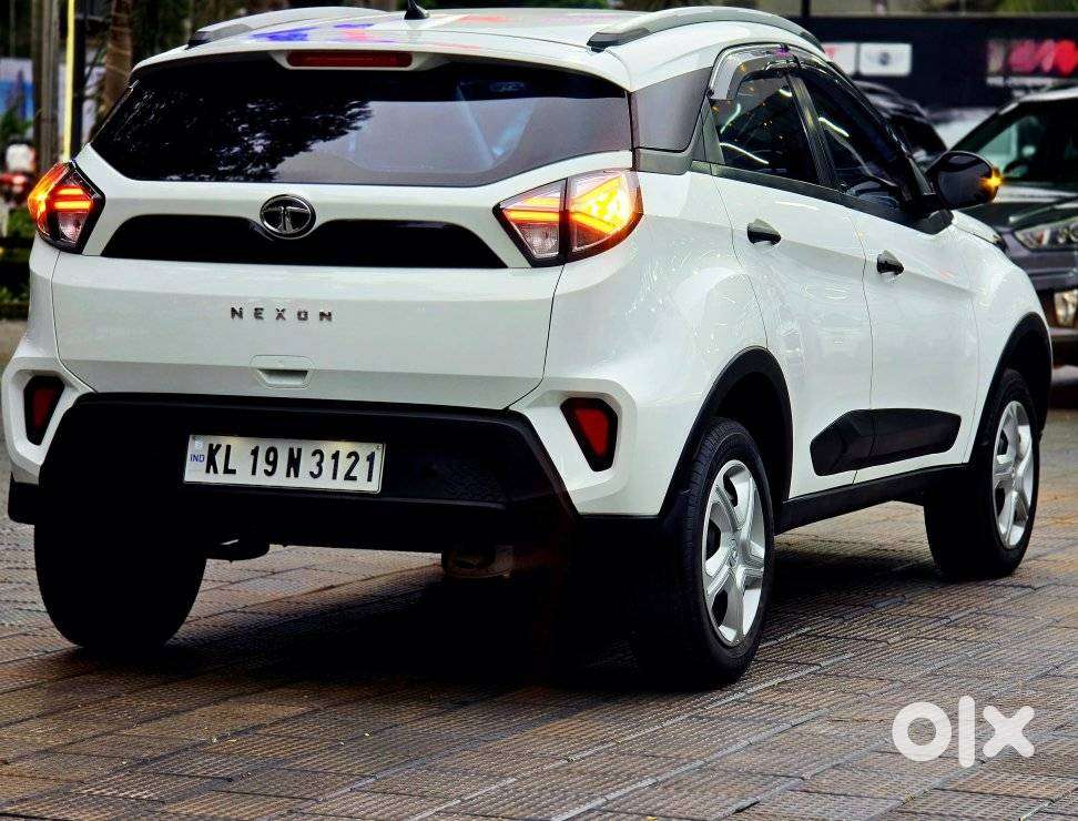 Tata Nexon 1.2 Revotron Xm (s), 2022, Petrol