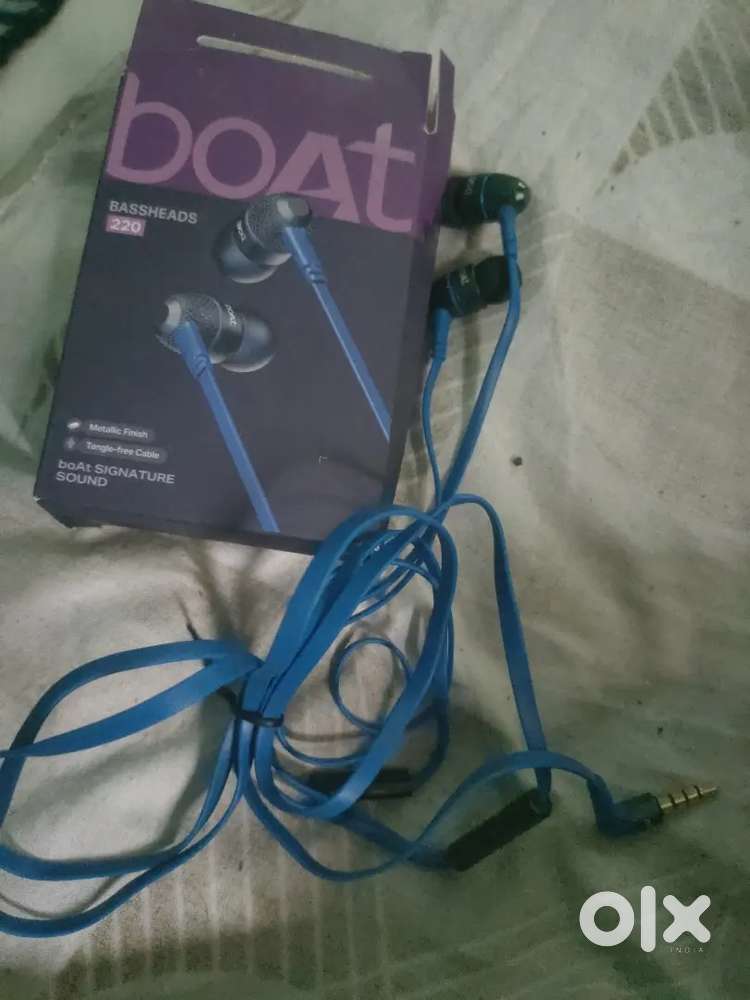 Boat wired earphone