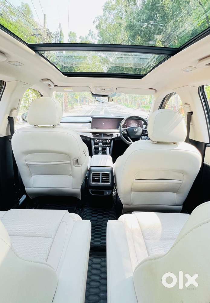 Mahindra Xuv700 2.2 Ax 7 Diesel At Str, 2024, Diesel