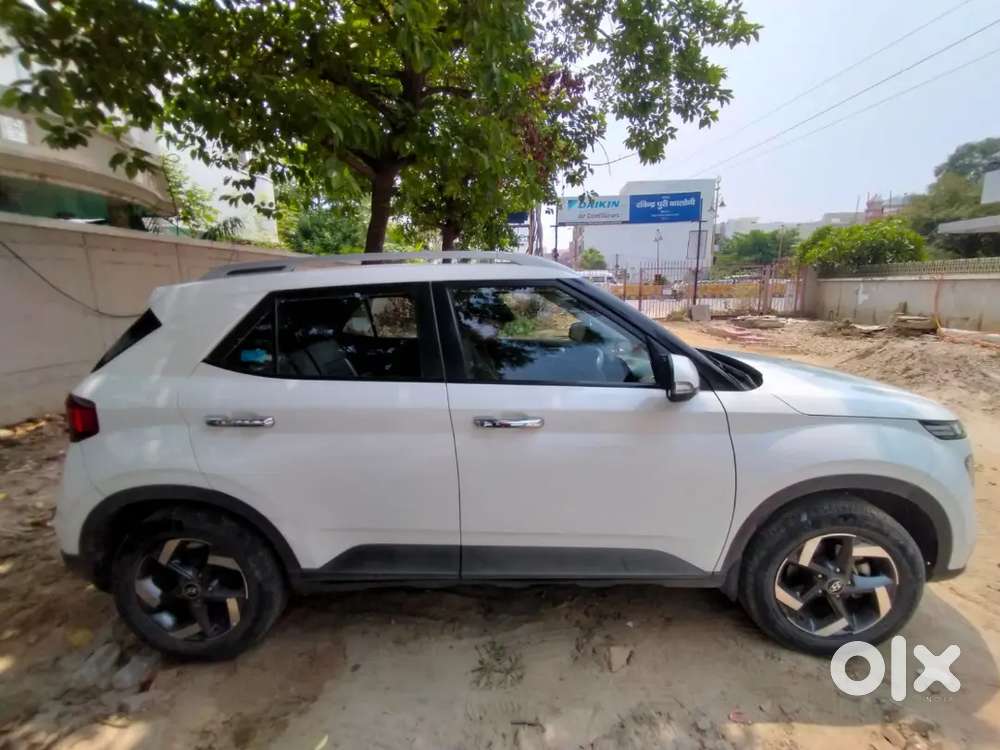 Hyundai Venue 2019 Petrol 16200 Km Driven