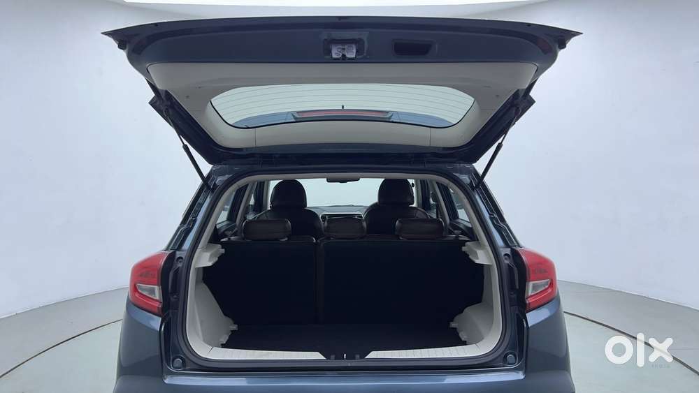 Mahindra Xuv300 W8 (o) 1.5 Diesel Amt, 2023, Diesel