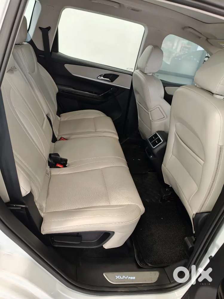 Mahindra Xuv700 Petrol 2022 1st Owner