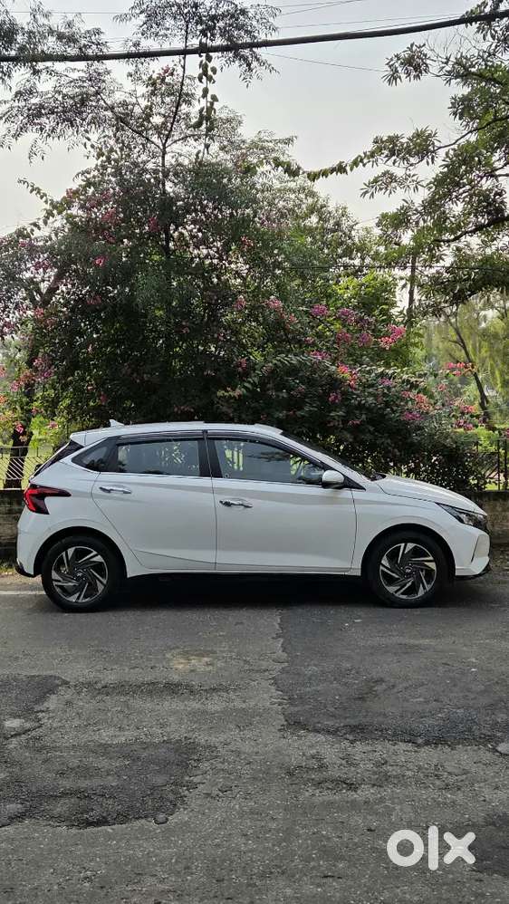 Top Model I20 Asta(o) | Low Km | Single Owner