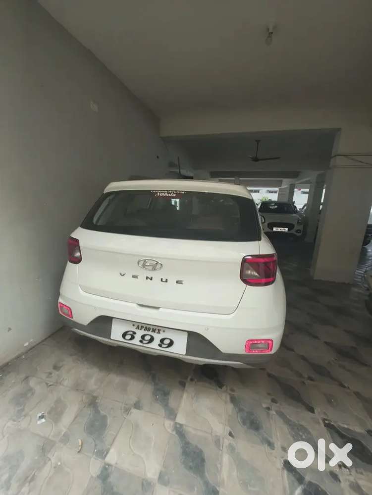 Hyundai Venue 2022 Petrol 35000 Km Driven