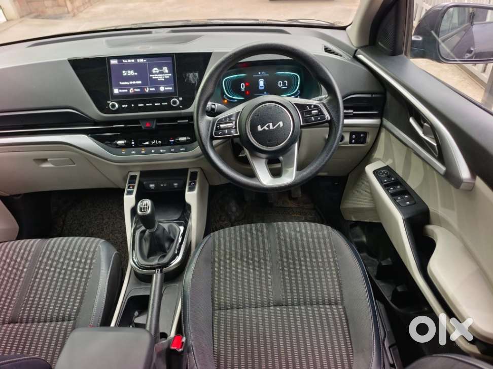 Kia Carens, 2024, Petrol