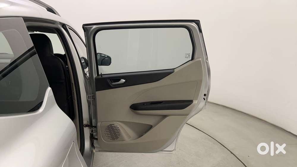 Renault Triber Rxz, 2022, Petrol