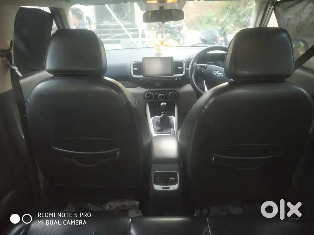 Hyundai Venue 2024 Petrol Well Maintained With Sunroof