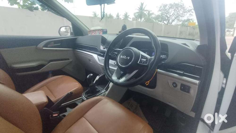 Kia Carens 2022 Petrol Well Maintained