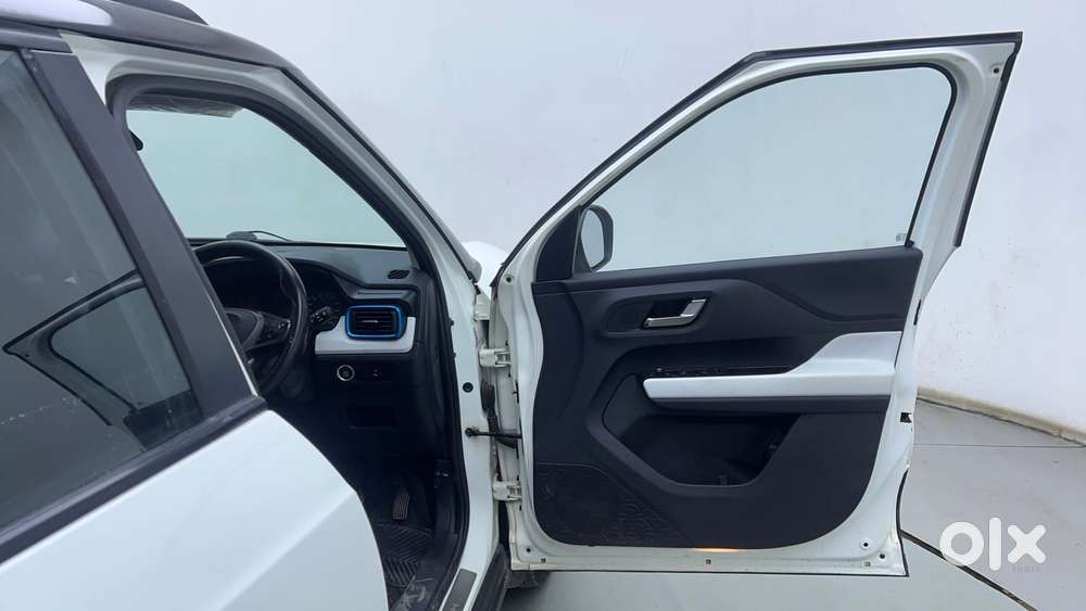 Tata Punch 1.2 Revotron Creative Amt Dual Tone, 2023, Petrol