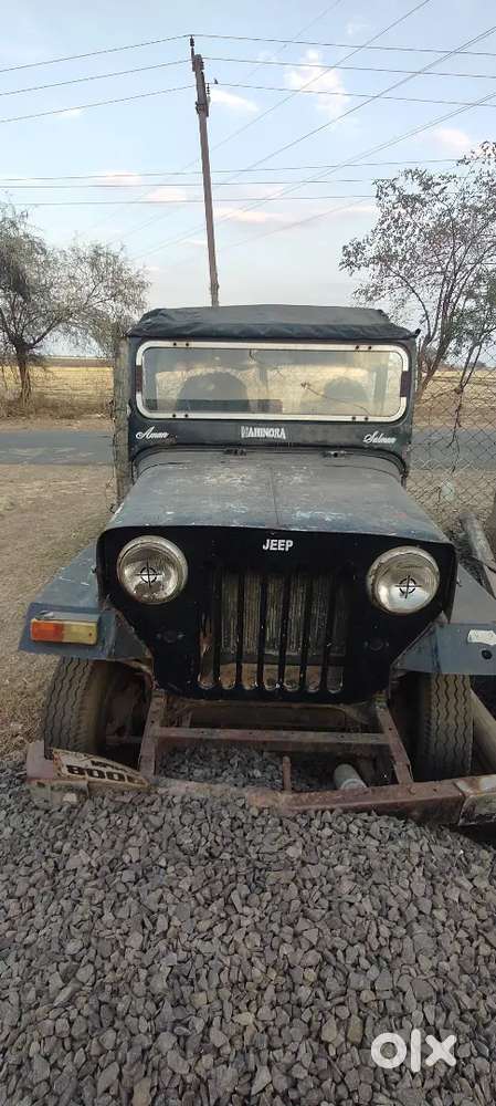 Jeep Hai Gi Engine Wali 4 Gear Reverse Ke Sath Gadi Chalu Hai