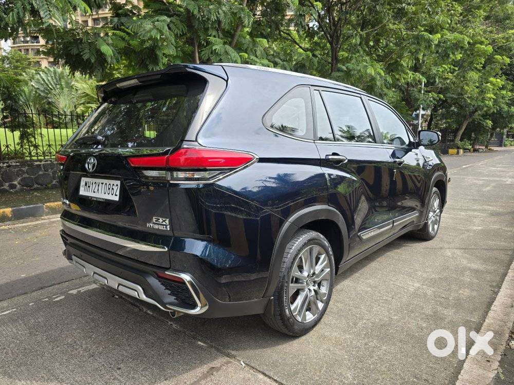 Toyota Innova Hycross 2.0 Zx (o) Hybrid 7 Str, 2025, Petrol