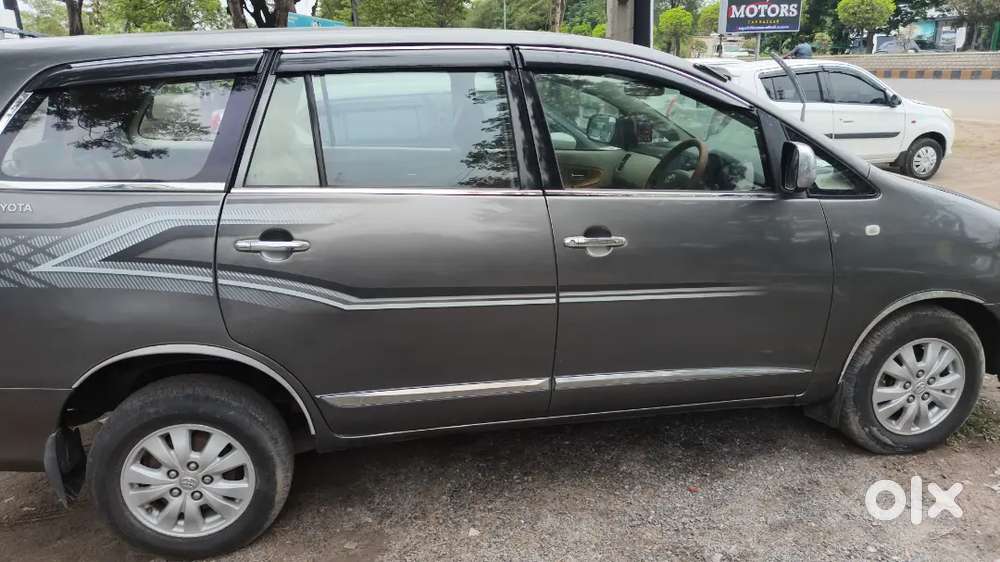 Toyota Innova 2.5 V 2010