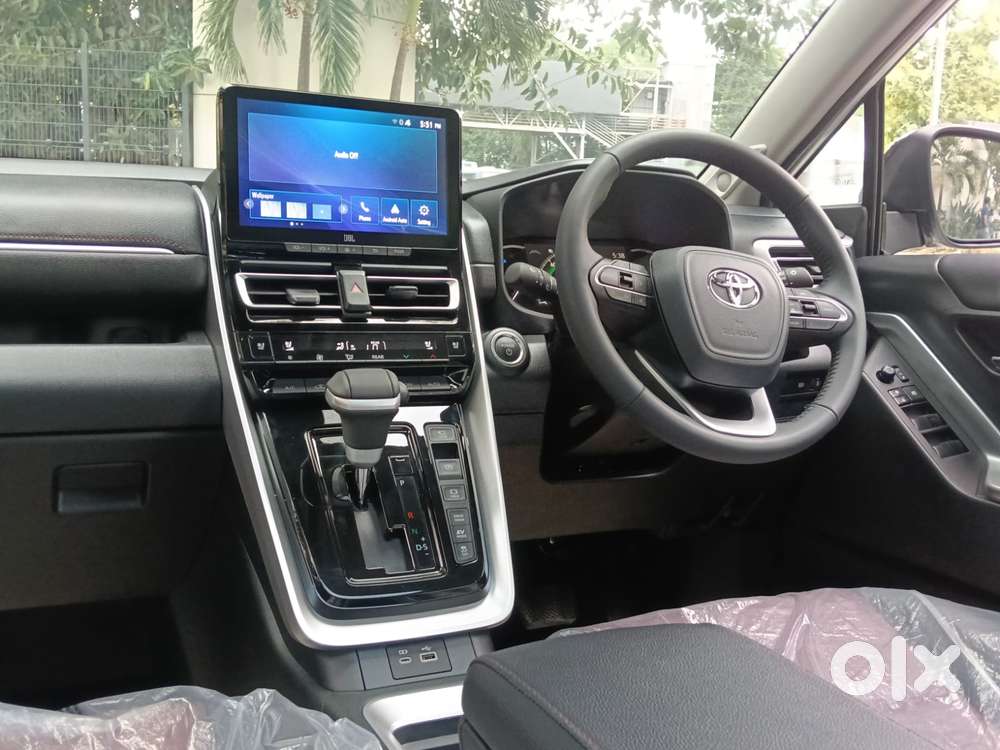 Toyota Innova Hycross 2.0 Zx Hybrid 7 Str, 2025, Petrol