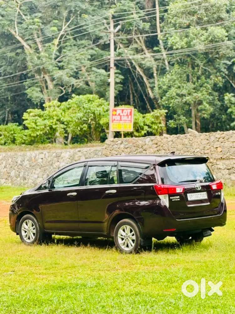 2018 Innova Crysta V