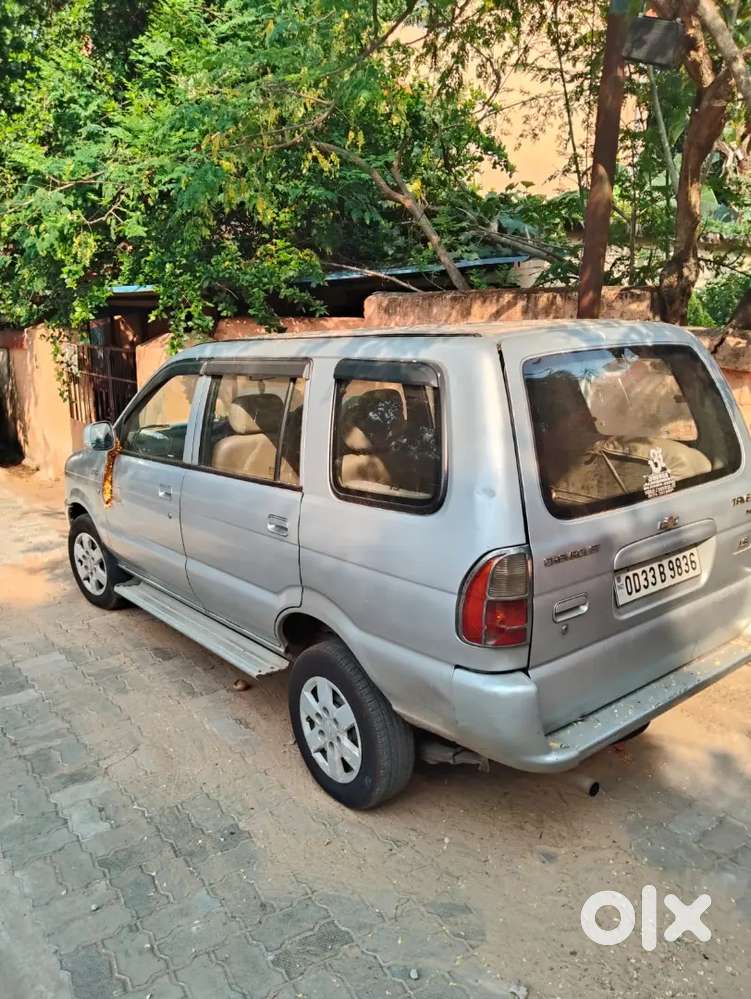 Chevrolet Tavera Neo 2014