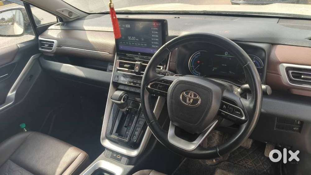 Toyota Innova Hycross 2.0 Zx Hybrid 7 Str, 2023, Petrol