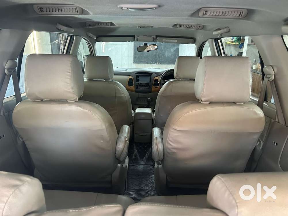 Toyota Innova 2.5 7seater 2011