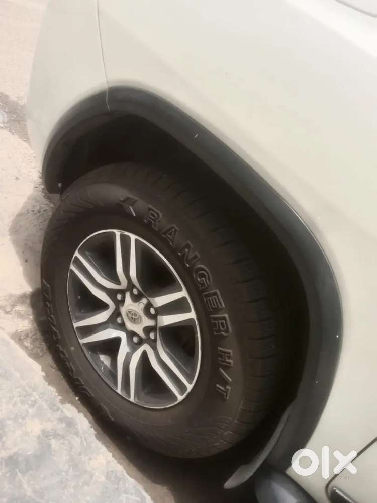 Toyota Fortuner White 2019 Petrol 80000 Km Driven Automatic