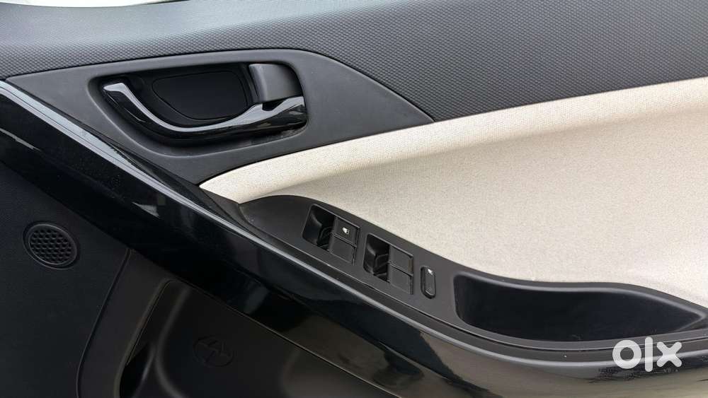 Tata Nexon Pure (s) 1.2 Petrol 6amt, 2025, Petrol