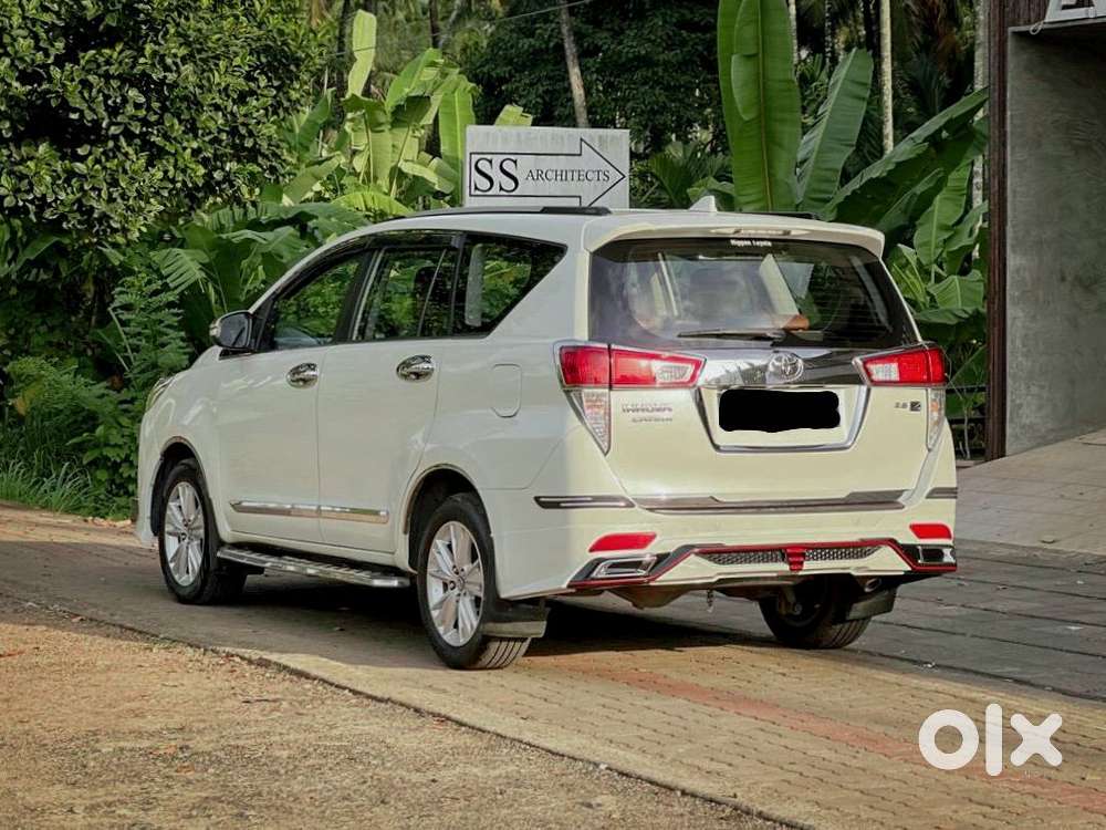Toyota Innova Crysta 2.8 Zx At 7 Seater, 2016, Diesel