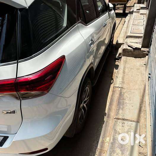 Toyota Fortuner 4x4 At - Super White In Crisp Condition
