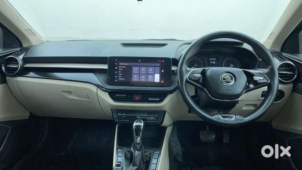 Skoda Slavia Ambition 1.0l Tsi At, 2022, Petrol