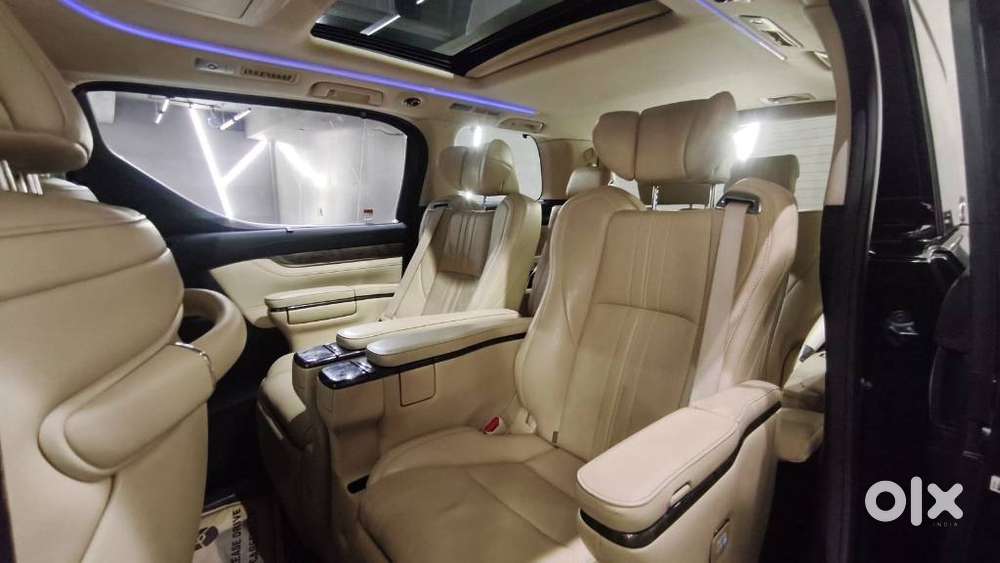 Toyota Vellfire 2.5 Executive Lounge, 2022, Petrol
