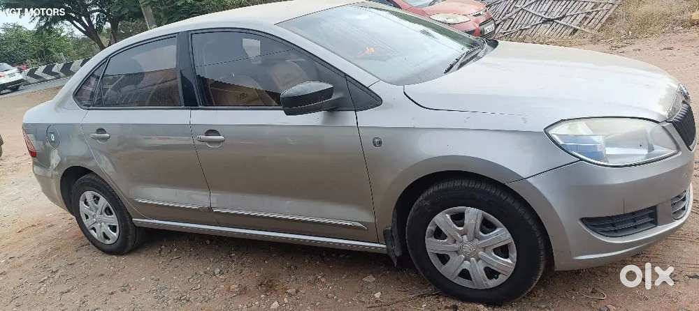 Skoda Rapid 1.6 Active 2013