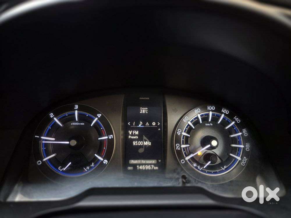 Toyota Innova Crysta 2.4 V, 2016, Diesel