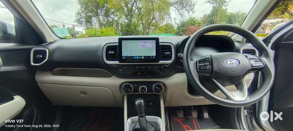 Hyundai Venue 2024 Petrol Well Maintained