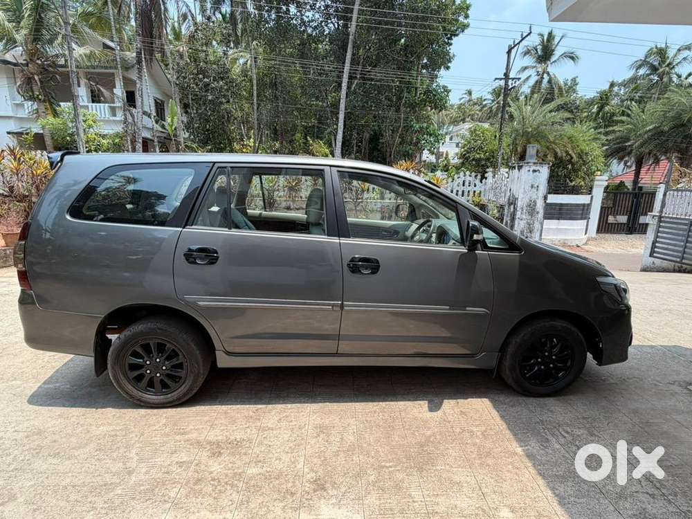 Toyota Innova 2012 217000 Km Driven