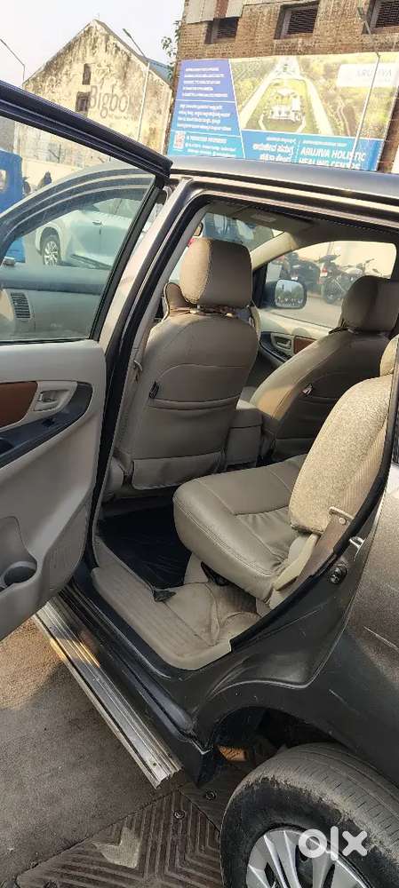 Toyota Innova 2012