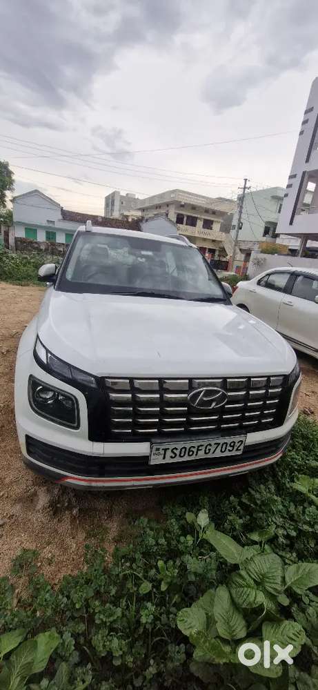 Hyundai Venue 2023 Petrol Well Maintained
