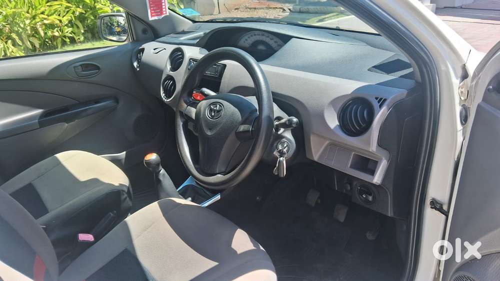 Toyota Etios Liva 2011-2012 G, 2011, Petrol
