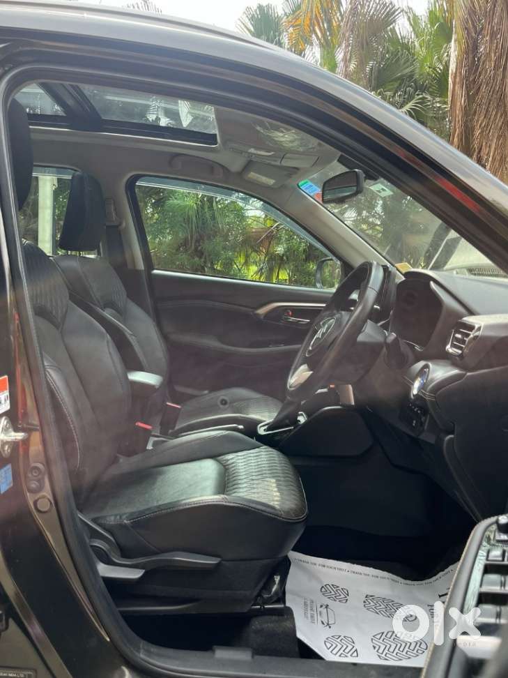 Maruti Suzuki Grand Vitara 1.5 Alpha Plus Intelligent Hybrid Ecvt, 2..