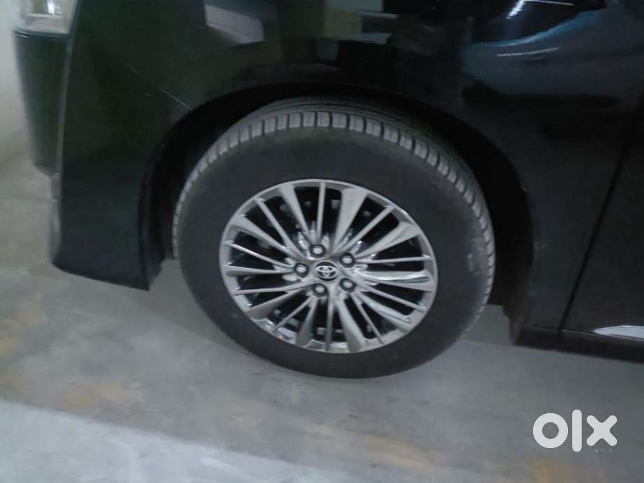 Toyota Vellfire 2.5 Executive Lounge, 2022, Petrol