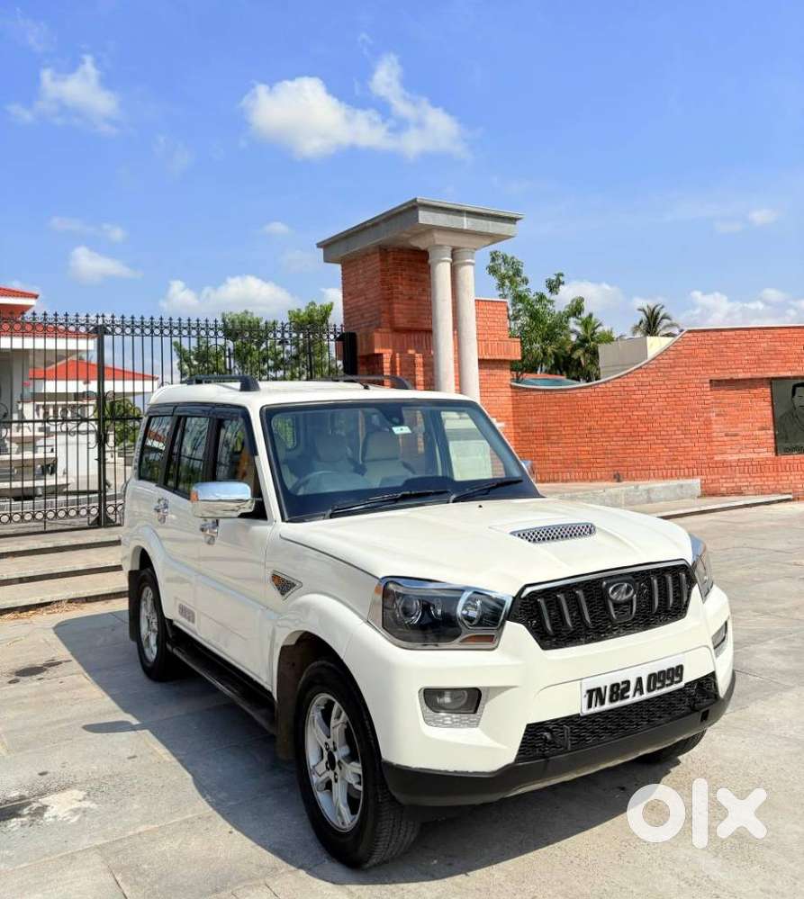 Mahindra Scorpio S10, 2015
