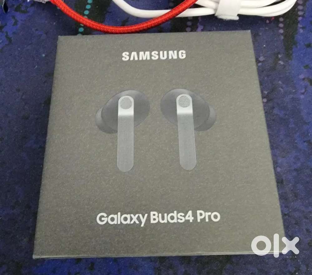 Boat Airdopes and Samsung Buds